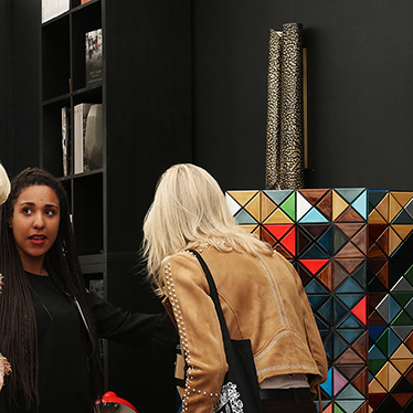 For BRABBU, the DECOREX promises to be the most exciting ever. It is the stage that will reunite the brand’s novelties, the best sellers and the most wanted by the Press. A cosmopolitan, cozy and fierce ambiance that totally reflects the brand’s mission.